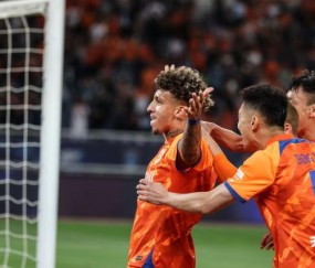 【中超】克雷桑闪击小摩托首球 泰山4比1大胜亚泰